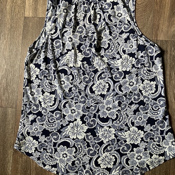 NWT 1X  Sleevless Flattering Pleated Top NWT - Picture 9 of 12